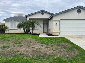 5002 Canyon Peak Dr in Bakersfield, CA - Building Photo