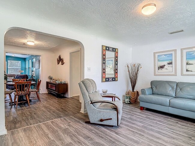 137 S Franklin St in Daytona Beach, FL - Building Photo - Building Photo