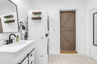 569 Wright Ave in New Braunfels, TX - Building Photo