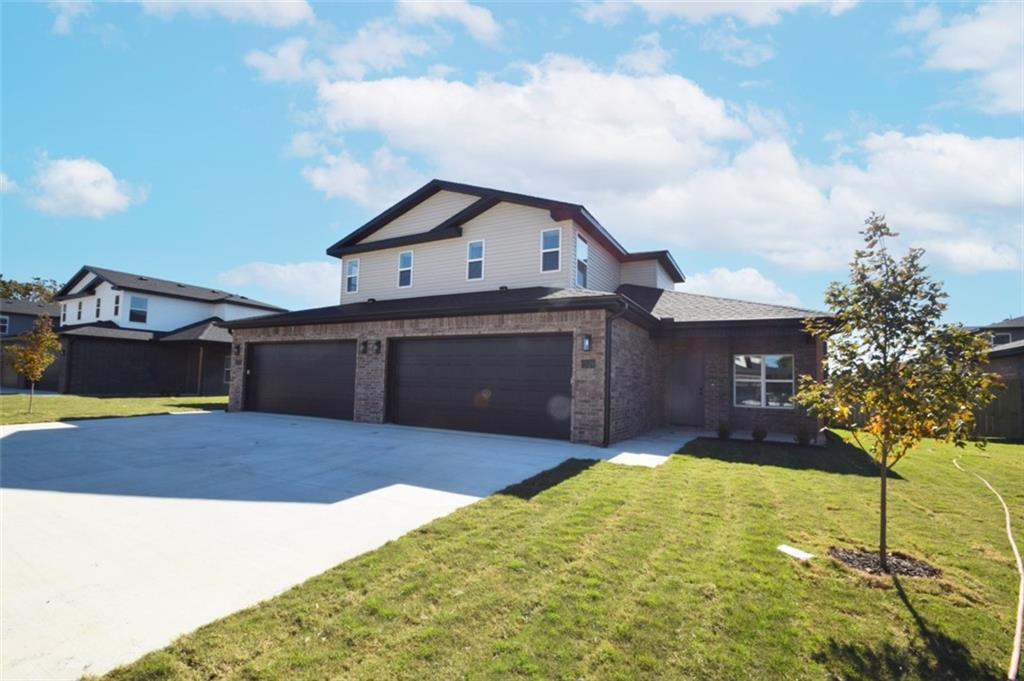 521 Cosmos St in Centerton, AR - Building Photo