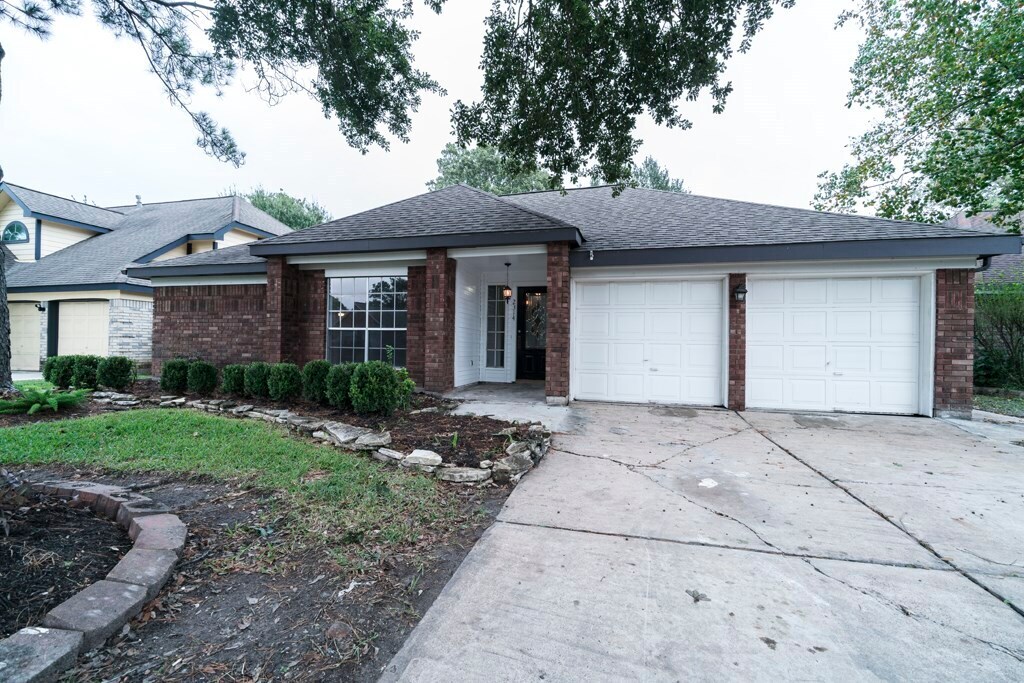 2314 Pebbledowne Cir in Sugar Land, TX - Building Photo