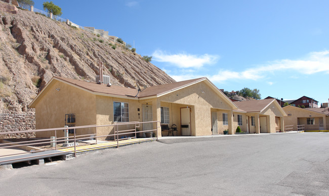 Hillside Senior Community in El Paso, TX - Building Photo - Building Photo