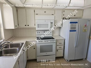 4525 Cove Cir in St. Petersburg, FL - Building Photo - Building Photo