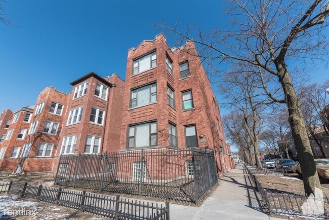 2032 W Birchwood Ave-Unit -# 3 in Chicago, IL - Building Photo - Building Photo