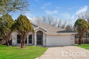 3206 Weirgate Ct in Grand Prairie, TX - Building Photo