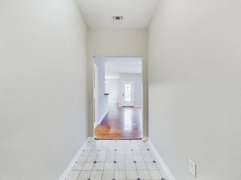 143 Creve Core Dr in Crestview, FL - Building Photo