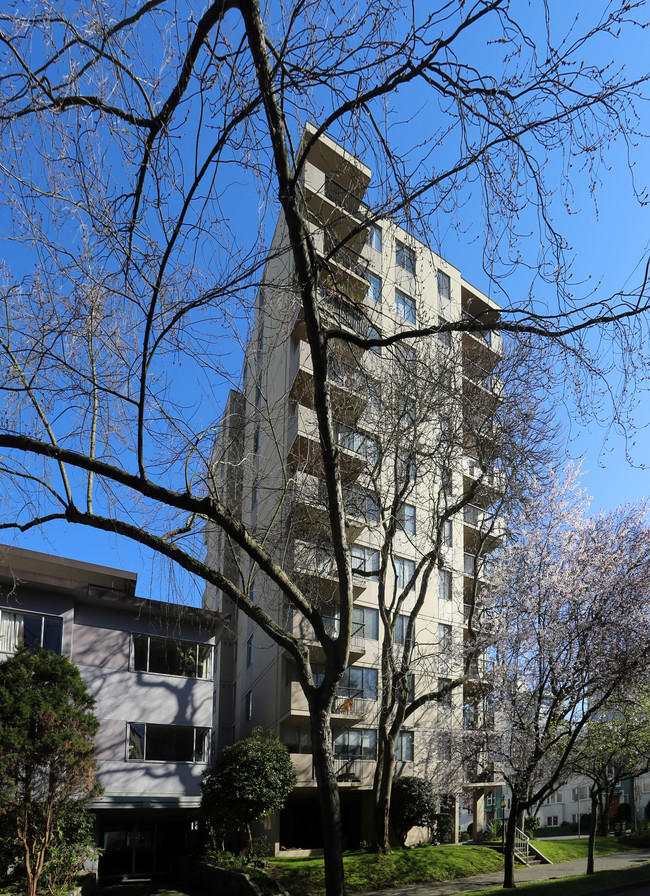 Gilford Towers in Vancouver, BC - Building Photo - Building Photo