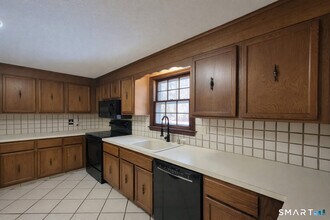 12 Hilltop Dr in Canton, CT - Building Photo - Building Photo