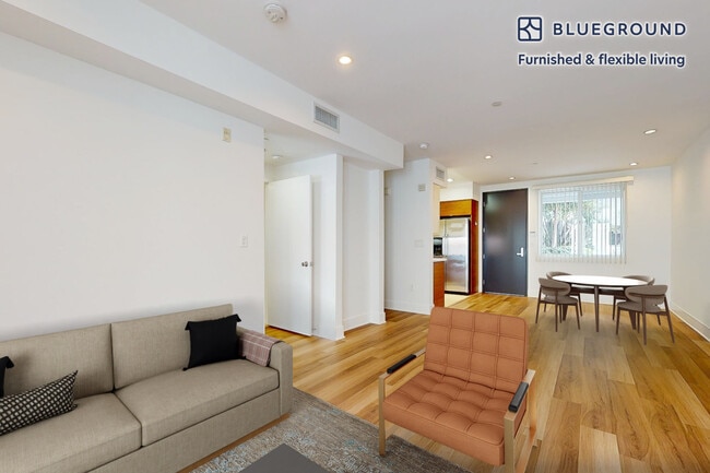 220 E Broadway in Glendale, CA - Building Photo - Building Photo