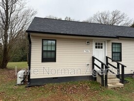 705 N Main St in Stanley, NC - Building Photo