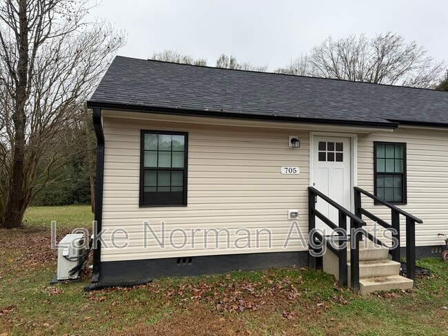 property at 705 N Main St