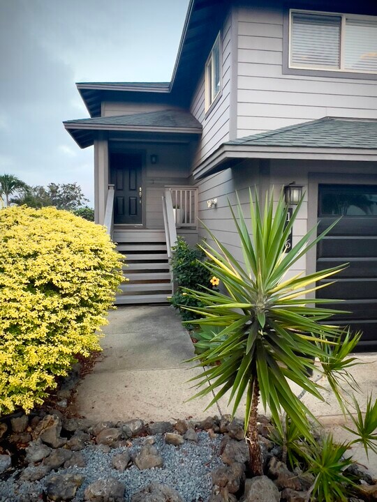 106 Nokekula Loop in Wailuku, HI - Foto de edificio