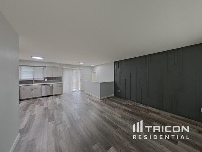 2200 S Mobile Way in Aurora, CO - Building Photo - Building Photo