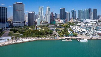 253 NE 2nd St in Miami, FL - Building Photo