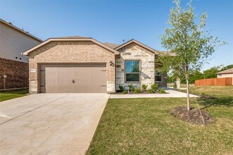 8601 Centerboard Ln in Fort Worth, TX - Foto de edificio - Building Photo