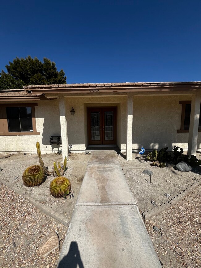 2266 N Los Alamos Rd in Palm Springs, CA - Building Photo - Building Photo