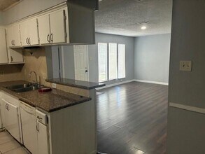 7102 Fondren Rd in Houston, TX - Building Photo - Building Photo