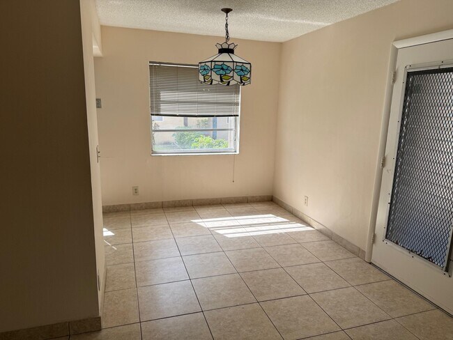 390 Burgundy I in Delray Beach, FL - Building Photo - Building Photo