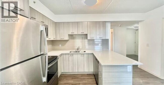 220 Cannon St E in Hamilton, ON - Building Photo - Building Photo