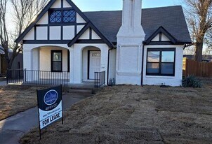 1904 Sayle St in Greenville, TX - Building Photo