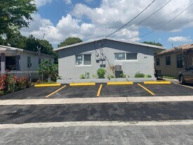413 NW 4th Ave in Hallandale Beach, FL - Building Photo