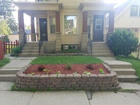 2531 S Brisbane Ave, Unit The Brisbane Upper in Milwaukee, WI - Building Photo