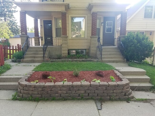 2531 S Brisbane Ave, Unit The Brisbane Upper, Unit The Brisbane Upper