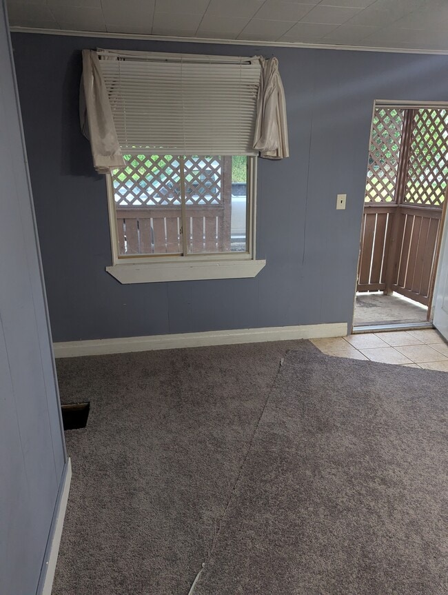 329 W 9th Ave, Unit 329 Apt1 in Tarentum, PA - Building Photo - Building Photo