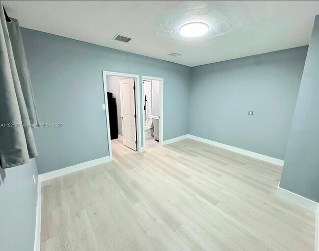 321 NW 93rd Ave in Pembroke Pines, FL - Building Photo - Building Photo