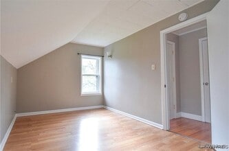 8 Melrose Rd in Buffalo, NY - Building Photo - Building Photo