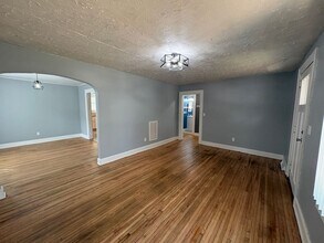 10 Charlotte St in Greenville, SC - Building Photo - Building Photo