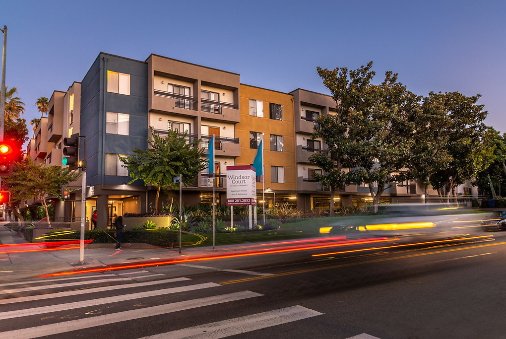 Windsor Court in Los Angeles, CA - Building Photo