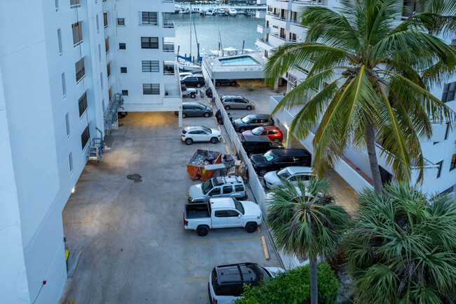 Indian Creek Club Condominiums in Miami Beach, FL - Building Photo - Building Photo