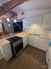 114 Post Oak Ln in Canyon Lake, TX - Foto de edificio - Building Photo