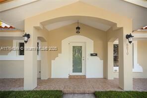 8870 SW 87th St in Miami, FL - Foto de edificio - Building Photo