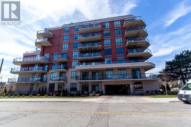 3665 Kingston Rd in Toronto, ON - Building Photo - Building Photo