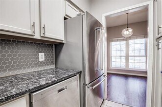 9801 Royal Ln in Dallas, TX - Foto de edificio - Building Photo