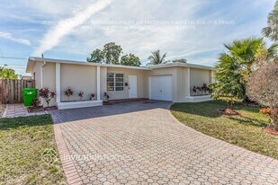 8600 NW 26th St in Sunrise, FL - Building Photo