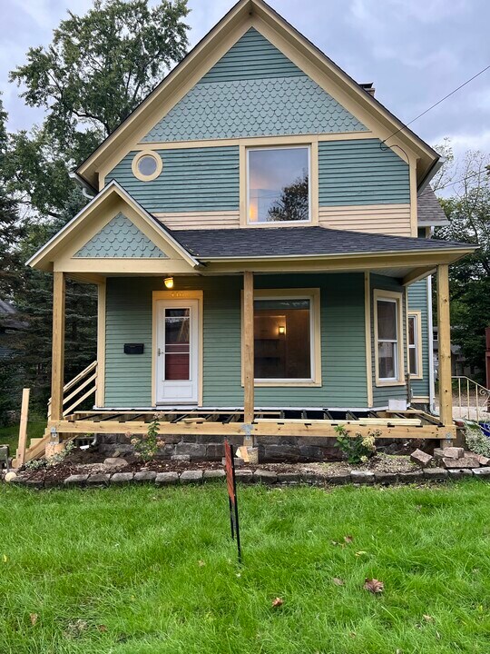 416 Monroe St in Kalamazoo, MI - Building Photo
