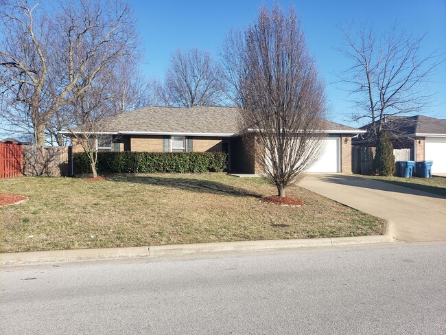 property at 4606 S Ridgeview Ave