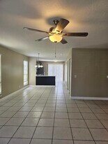 4876 Orleans Ct in West Palm Beach, FL - Building Photo