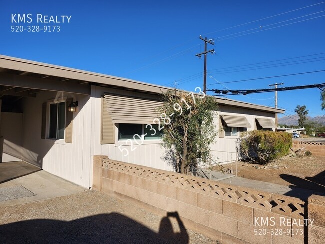 2565 N Fair Oaks Ave in Tucson, AZ - Building Photo - Building Photo