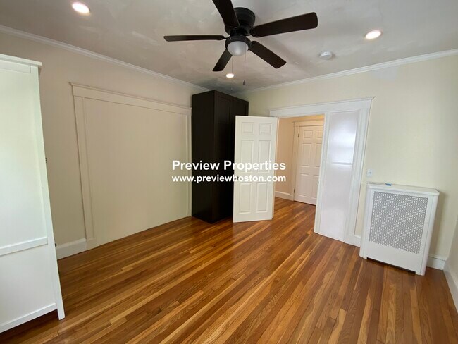 60 Kenrick St, Unit P in Boston, MA - Building Photo - Building Photo