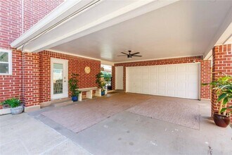 3114 W Autumn Run Cir in Sugar Land, TX - Building Photo - Building Photo