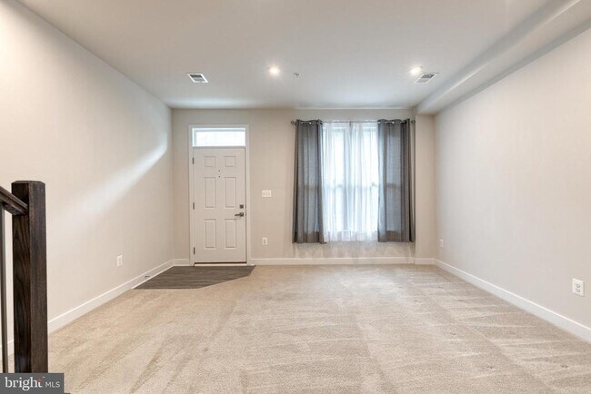 228 S Newkirk St in Baltimore, MD - Building Photo - Building Photo