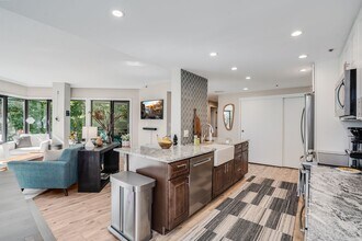 2245 SW Park Pl in Portland, OR - Building Photo - Building Photo