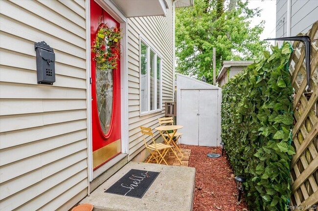 523 E Pine St in Long Beach, NY - Building Photo - Building Photo