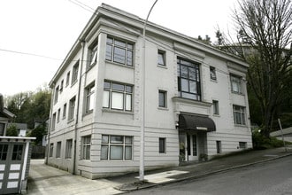 Marianna Apartments in Portland, OR - Foto de edificio - Building Photo