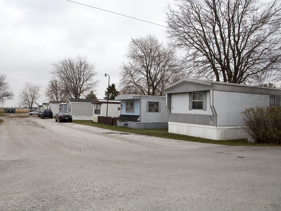 Manteno Mobile Home Park in Manteno, IL - Building Photo