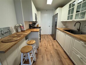 150 Ocean Ln Dr in Key Biscayne, FL - Building Photo - Building Photo